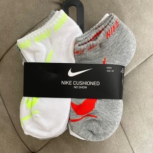 NIKE cushioned kids socks